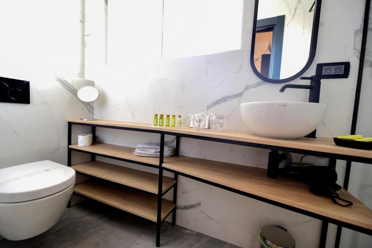 The Lion Rooms Zara Esterno foto