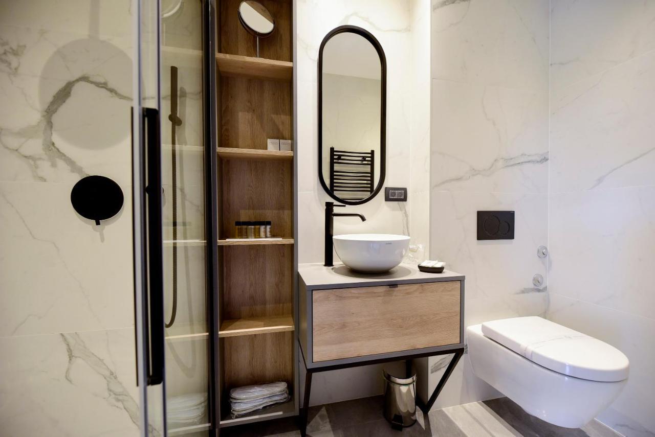 The Lion Rooms Zara Esterno foto